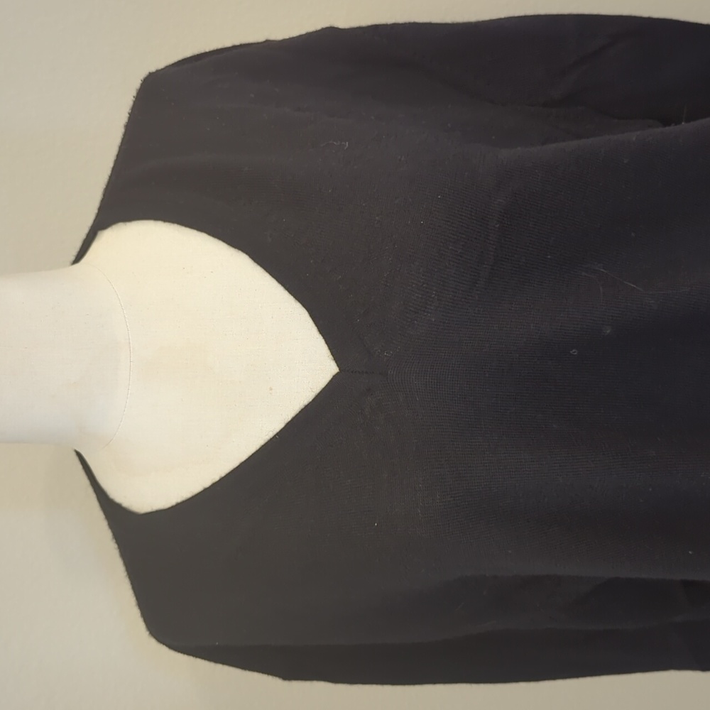 Calvin Klein black V-neck sweater in 100 % extra fine Merino. Size XXL